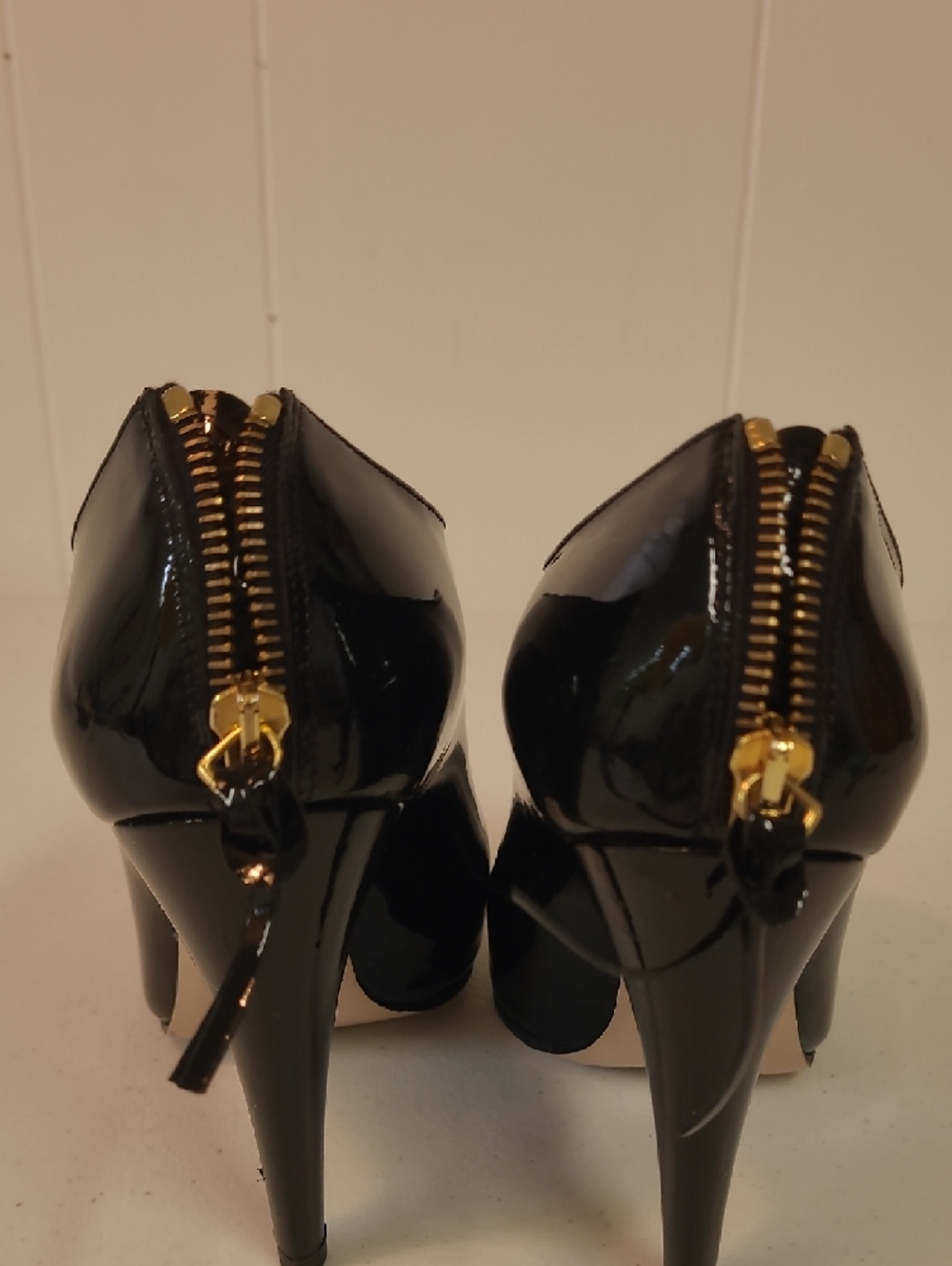 Miu Miu AUTHENTICATED Decollete Vernice 39 1/2 EU Black Patent Leather Booties - Picture 8 of 14